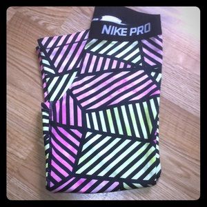 Nike pro dry fit cropped leggings size small